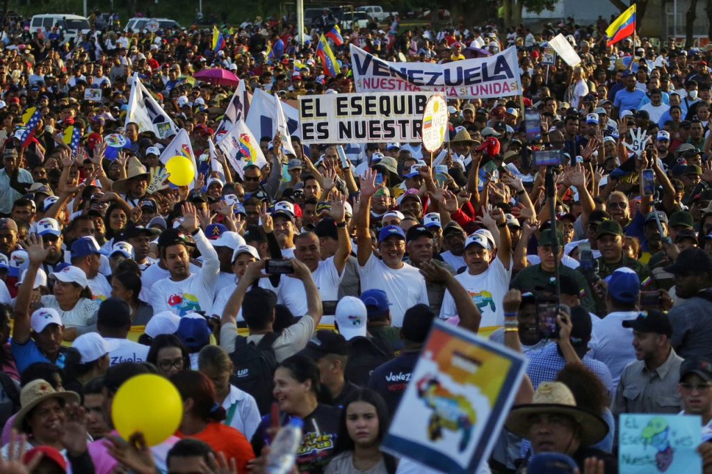 Oposición venezolana llama a votar "libremente" en el referendo consultivo del 3 de diciembre