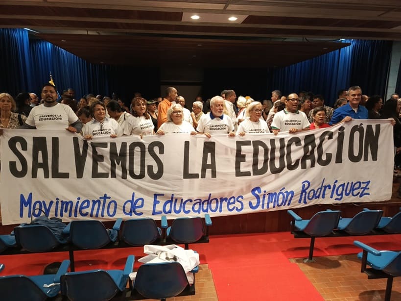Maestros venezolanos se reúnen con Edmundo González para tratar la crisis educativa