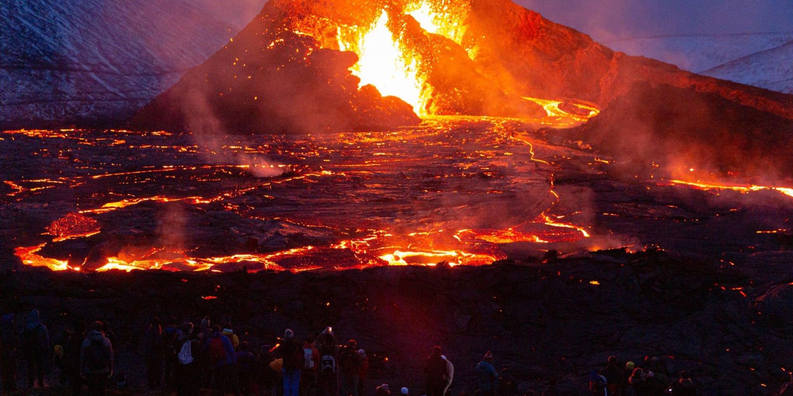 Islandia declara emergencia por actividad volcánica