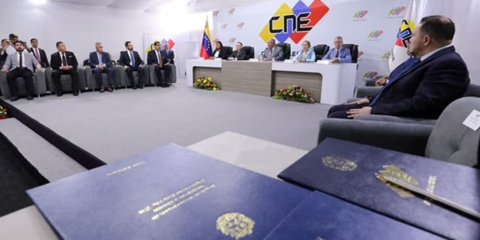 Acuerdo político CNE