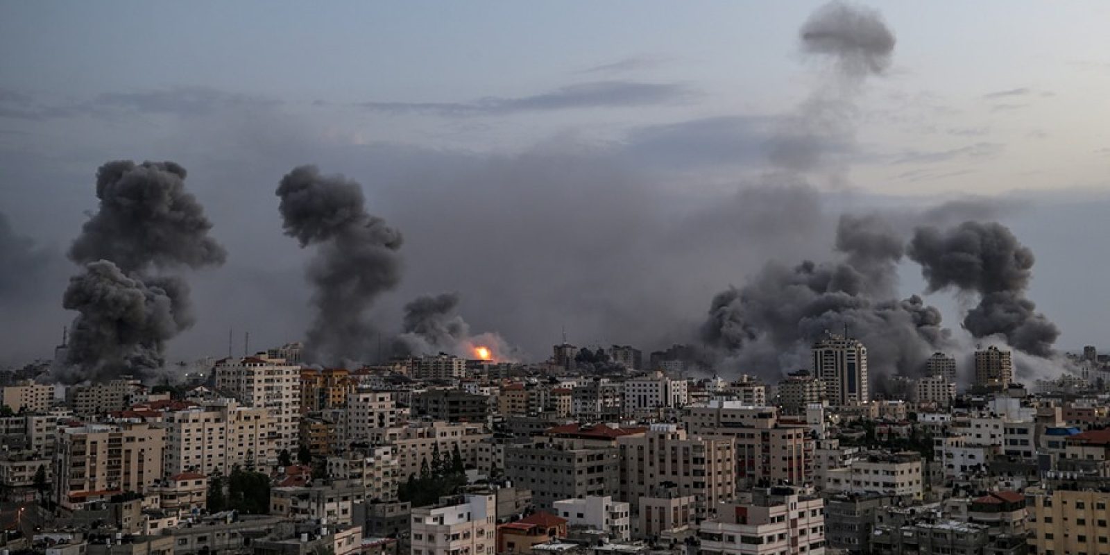 Bombardean inmediaciones del Hospital Europeo en Gaza