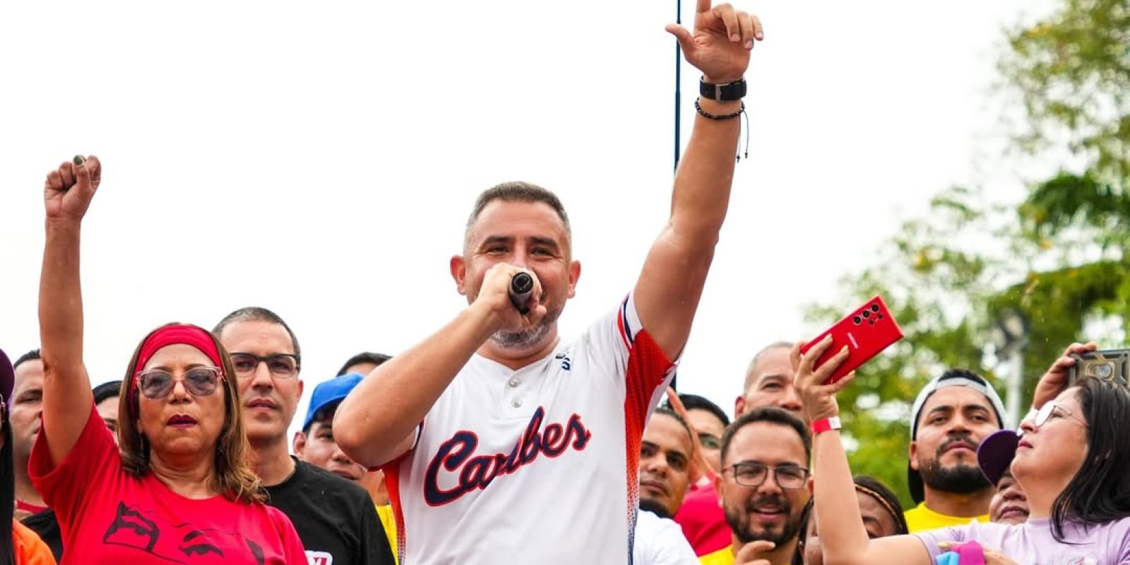Luis Marcano cerró campaña electoral en Anzoátegui con una contundente concentración en la avenida Caracas de BarcelonaCon una contundente concentración en la Avenida Caracas de Barcelona, el cand