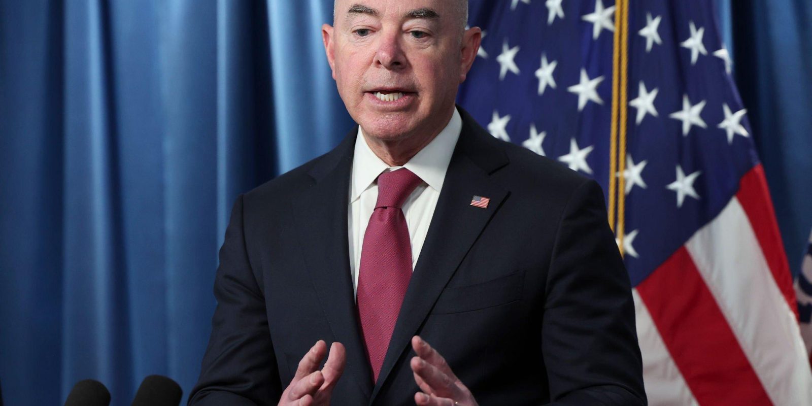 Congresistas debaten sobre el conflicto Israel-Hamás, el aumento en el tráfico de drogas en EEUU y la migración sin precedentes a través de la frontera sureste del país